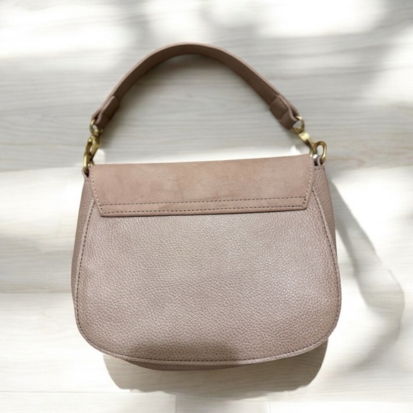 Elegant Tan Leather Handbag - Picture 2 of 2